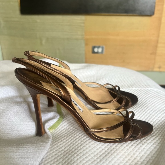 Manolo Blahnik shoes - Picture 2 of 6